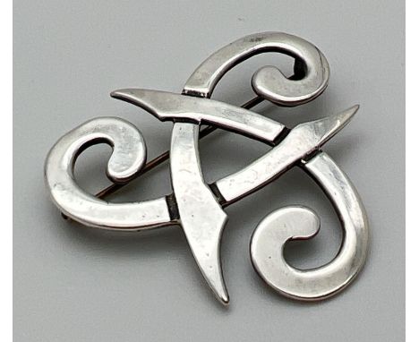 A silver Celtic knot brooch. Full hallmarks to back of brooch. Approx. 4cm x 4cm. Total weight approx. 8.4g. 