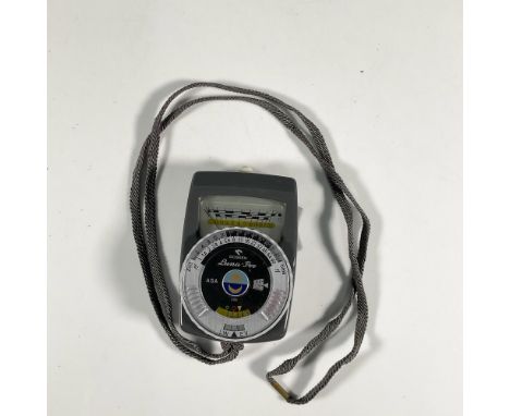 This is a black model handheld system exposure light meter capable of taking both reflective and incident light readings. Ori