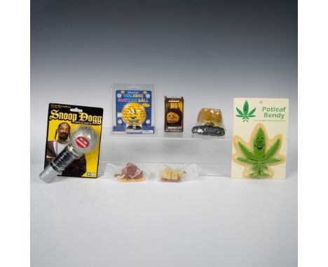 A set of 7 toys that includes a Jakks Pacific Inc Snoop Dogg Vinyl Microphone, Potleaf Bendy Kellogg's Manny and Sid Roller R