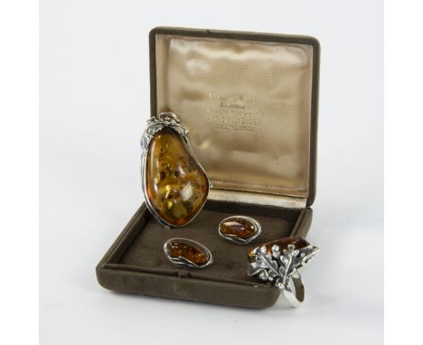 Set of silver jewellery with Baltic amber stone of vivid honey colour, pendant, ring and earrings, hallmarked silver 825Set z
