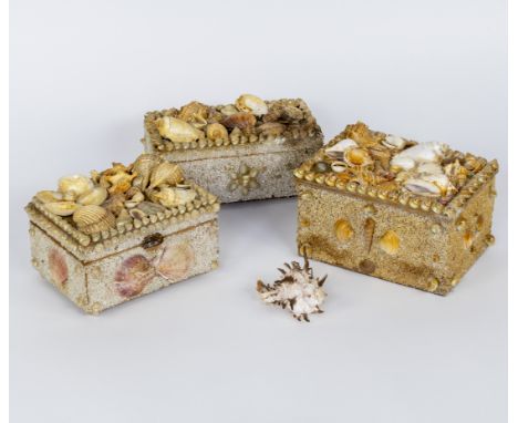 3 Ensorian chests decorated with shells3 Ensoriaanse kistjes gedecoreerd met schelpenH 10 cm