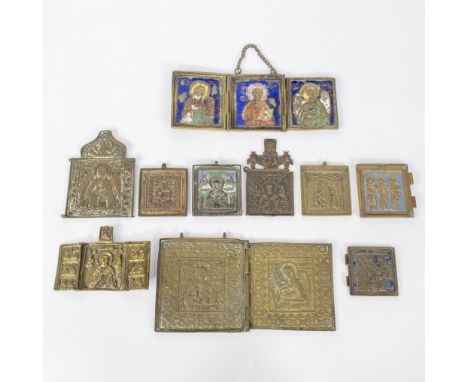 Collection of 10 bronze travel icons, some with enamel, 19th centuryLot van 10 bronzen reisikonen, sommige met emaille, 19e e