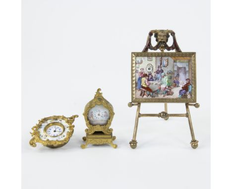 Collection of 3 clocks in gilt brass and enamel, circa 1900Lot van 3 klokjes in verguld messing en emaille, circa 1900H 4.5 -