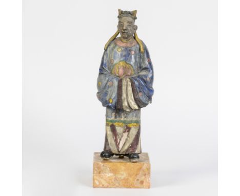 Polychrome ceramic sculpture of a Buddhist monk, European chinoiserie, 19th centuryPolychrome keramieken sculptuur van een bo