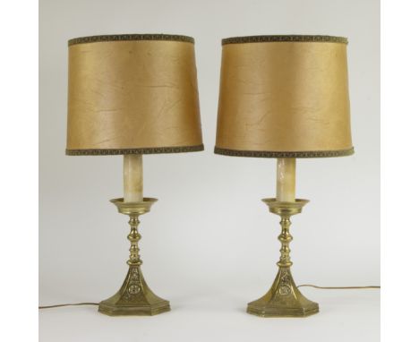 Pair of lampadaires, 17th century candelabra mounted on 19th century baseKoppel lampadaires, 17e eeuwse kandelaar gemonteerd 
