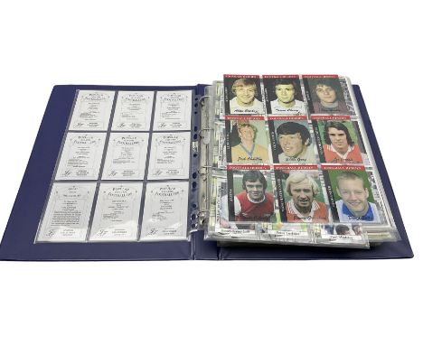 Leeds United football club - football cards including David Batty, Gary Speed, Robbie Keane, Tony Dorigo, some being signed e