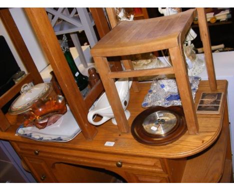 A Daymaster wall barometer/thermometer in the company of assorted collectable ceramic and glassware, etc. 