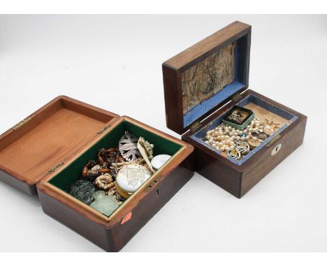 A rosewood jewellery box and contents, to include a 9ct gold portrait locket, various jet pendant earrings; together with a m