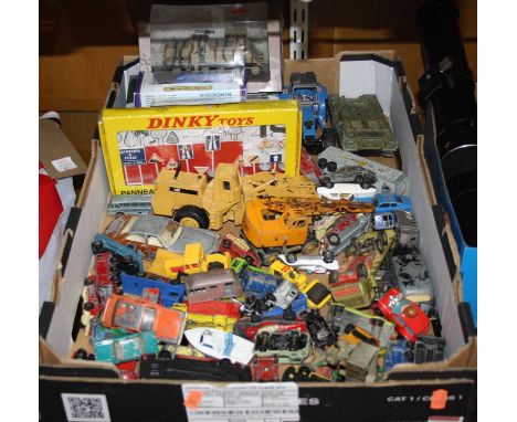 A collection of mostly loose and playworn diecast vehicles, to include Ertl earth mover, Triang spot-on Austin taxi, boxed Di