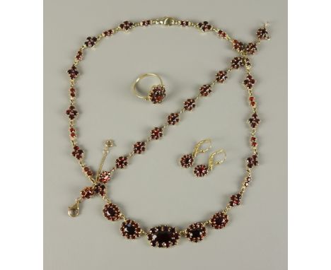 Parure aus Granatschmuck, 5-tlg., 333er Gold Gew.39,78g, runde und ovale, facettierte Steine in Krappenfassung; Collier, L.44