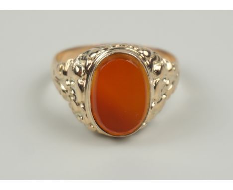 Ring mit Achatplatte, Silber/vergoldet, um 1900 Gew.6,44g, ovale Achatplatte in floral reliefiertem Ringkopf, U.64