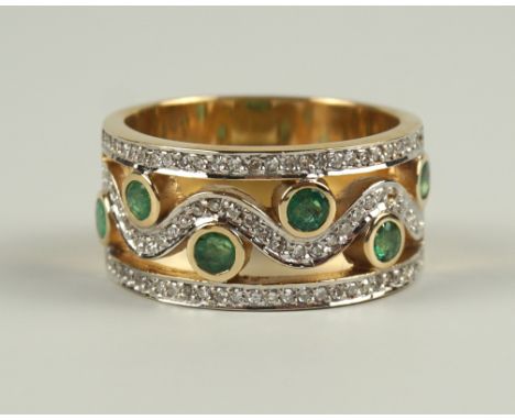 Ring mit Smaragden und Diamanten, 585er Gold, mit Zertifikat Gew.12,57g, 1,15cm breite Ringschiene, oben mit Wellendurchbruch