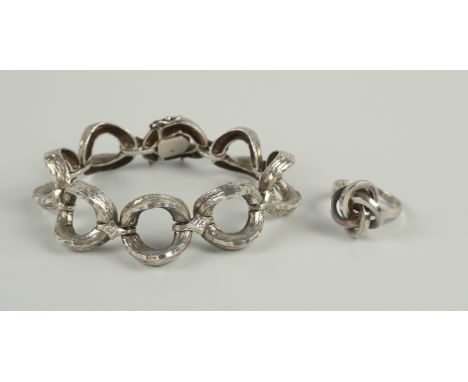 silbernes Armband, gepr. und Ring, 835er Silber  Gesamt-Gew.40,06g; Armband mit Steckschloss und Sicherheitsacht, undeutlich 