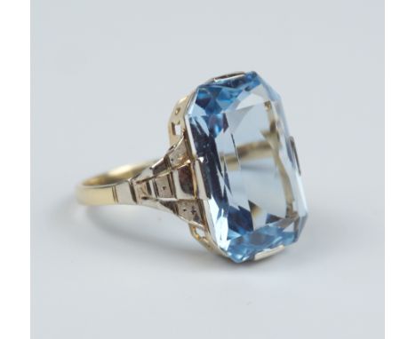 Ring mit Aquamarin, 585er Gold Gew.6,08g, verzierte, getreppte Ringschiene, facettierter Stein ca.18,5x13mm, U.58, Stein mit 