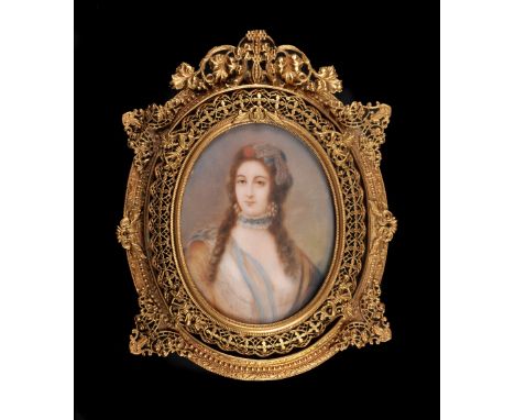 CONTINENTAL SCHOOL, EARLY 20th CENTURYPortrait miniature of a Lady, quarter-length, wearing a white lace-trimmed dressoval, o