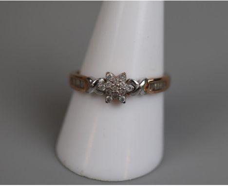 9ct gold diamond set ring - Size R 