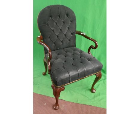 Button back armchair 