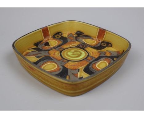 1960s Baca Bowl by Johanne Gerber for Aluminia Royal Copenhagen in hand painted Fajance Birds design. 17 cm wide. 