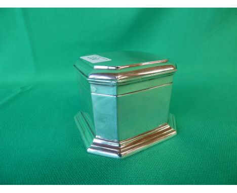 Hallmarked silver square Scottish tea caddy with angle corners and hinged lid, by Hamilton Inches of Edinburgh 1935, 10ozt