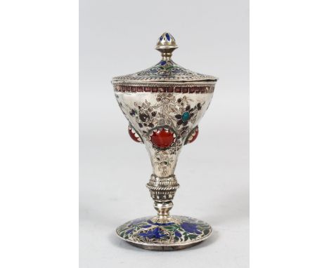 A SMALL 18TH CENTURY INDIAN LUCKNOW SILVER CUP AND COVER, with blue enamel decoration set with four cabochon stones, 11.5cm h