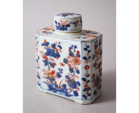 A GOOD 19TH CENTURY CHINESE IMARI PORCELAIN TEA CADDY &amp; COVER, decorated with floral spray highlighted in gilt decoration