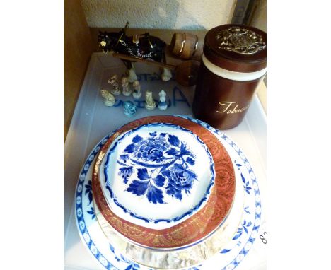 Tray of mixed collectables including Wade Whimsies