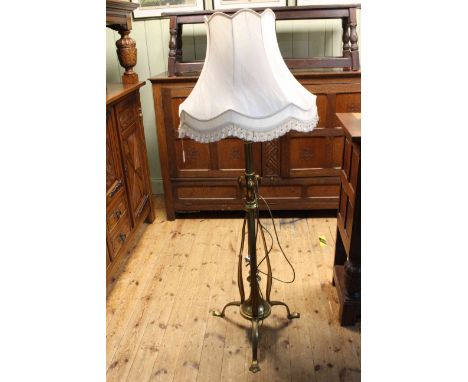 Edwardian telescopic brass standard lamp and shade.