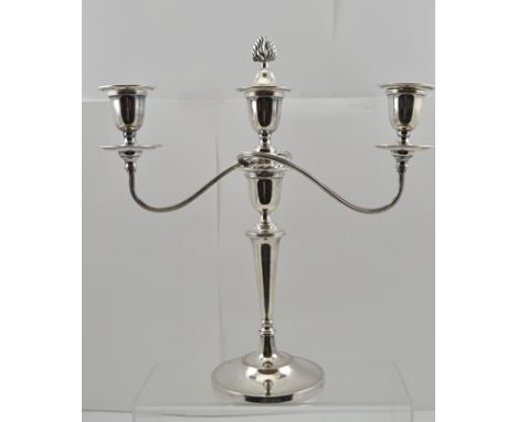 A 20TH CENTURY SHEFFIELD MADE SILVER PLATE ON COPPER THREE SCONCE TABLE CANDELABRUM with central flame finial sconce cap, 40c