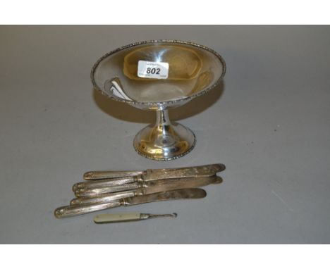 Small Birmingham silver comport, five silver handled tea knives and a mother of pearl and silver button hook