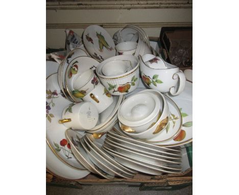Quantity of Royal Worcester Evesham pattern dinnerware