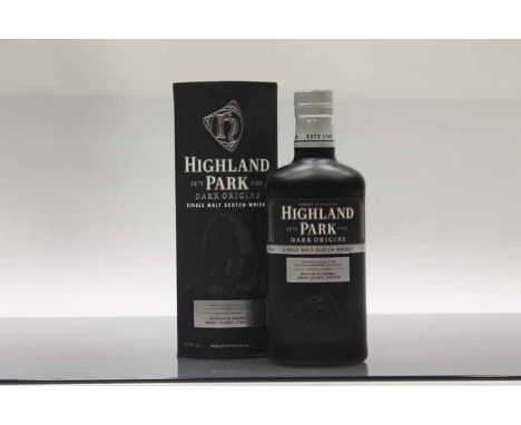 HIGHLAND PARK DARK ORIGINS
Single Island Scotch Whisky. In tube. Signed. 70 cl, 46.8% volume. 