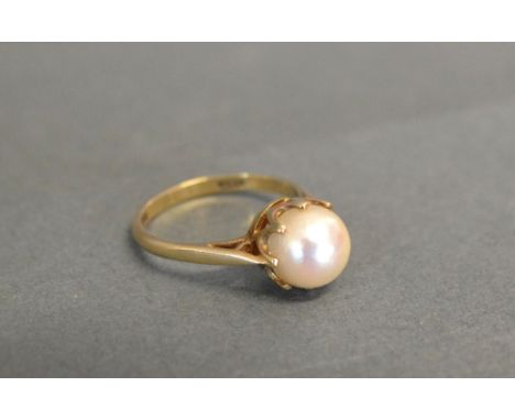 A 9ct. Gold Pearl Set Ring