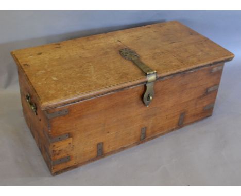 An 18th Century Elm Trunk, with brass hinge and escutcheon and with brass end handles, 88 cms wide