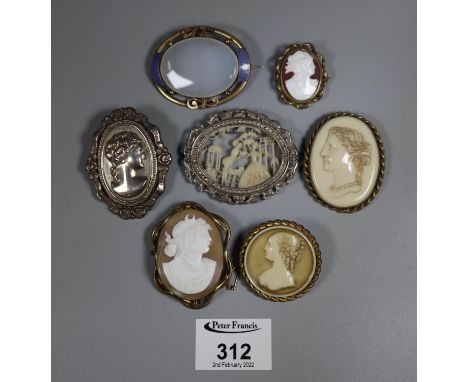 Collection of vintage brooches.(B.P. 21% + VAT) 