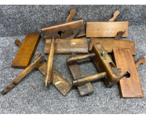 Box containing vintage joiners woodworking planes (8 in total)
