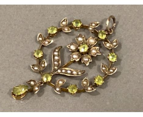 1920s Art Deco peridot &amp; seed Pearl pendant in 9ct yellow gold, 4.4g gross