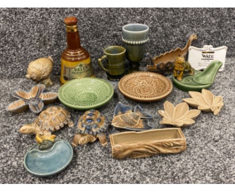 Lot comprising of vintage Wade ceramic items, including Tortoise trinkets, Viking boat, 2 commemorative ash trays &amp; Bells