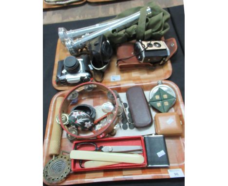 Two trays of assorted vintage items to include: vintage buttons, mother of pearl, silver etc., two hip flasks, Art Deco cased