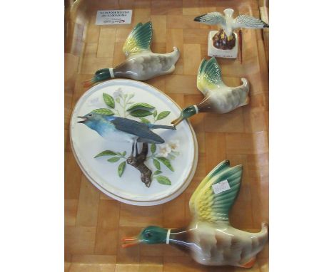 Tray of various ceramic bird items to include; set of three graduated flying wall ducks with printed marks to the bottom Keel