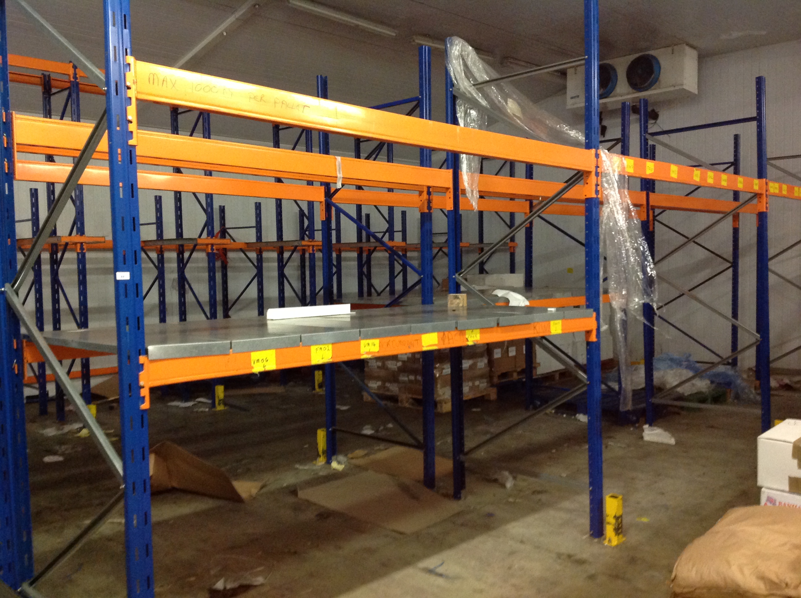 8 x 4m pallet rack uprights, 12 x 2m pallet rack uprights