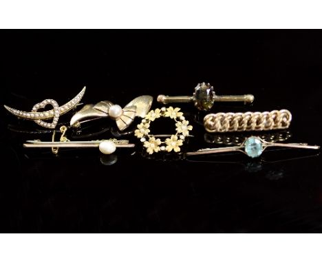 An Edwardian 15ct gold wreath brooch, the circle of flowerheads set with seed pearls, a 9ct gold pin set with an oval pearl, 