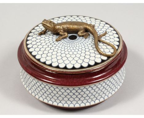 A PORCELAIN BOX AND COVER, the top with a bronze lizard. 5ins diameter.