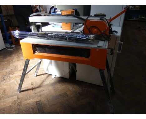 Versatile power heavy duty tile cutter with pump on a metal base 