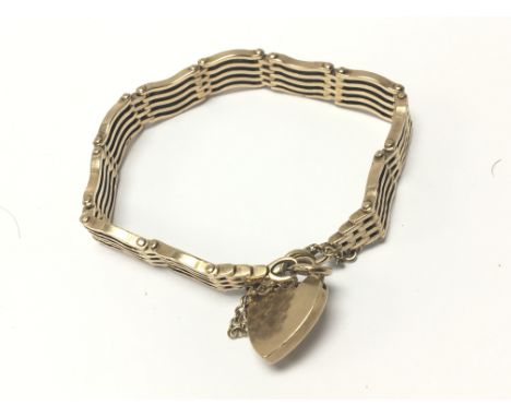 A 9carat gold gate bracelet with a padlock clasp 25g