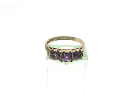 A 9ct gold ring set with amethyst, approx 2.8g and approx size P-Q - NO RESERVE