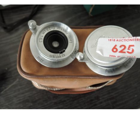 Two Leica lenses/shutters a Leitz Elmar 1:3,5 and a Leitz Hektor 1:6,3 in soft carry bag