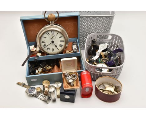 A LARGE QUANTITY OF LADIES AND GENTS WRISTWATCHES, names to include 'Timex, Avia, Buler, Sekonda, Accurist, Pulsar, Montine' 