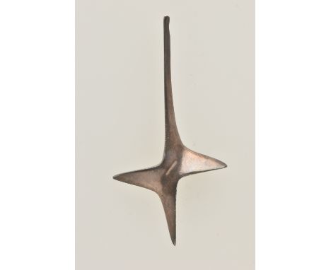 AN 'ERNEST A BLYTH' FOR IVAN TARRATT SILVER ABSTRACT CROSS PENDANT, facsimile signature for Ernest A Blyth, to the reverse, s