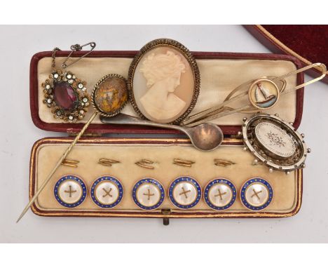 ASSORTED ITEMS, to include a cased set of six yellow metal blue enamel and mother of pearl dress studs with five fittings (on
