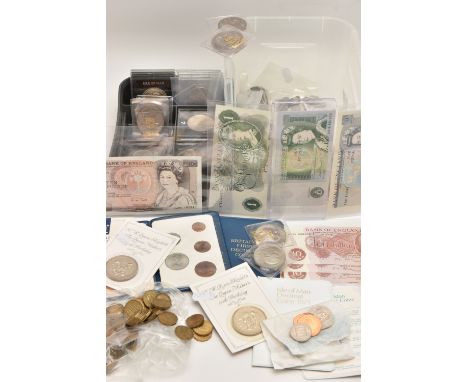 A PLASTIC TUB CONTAINING COINS COMMEMORATIVES ETC, to include over 530 grams of Pre 1947 UK .500 Silver coins Half-crowns to 
